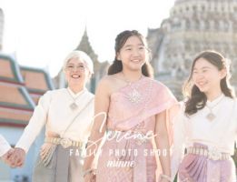 serene family photos at wat arun