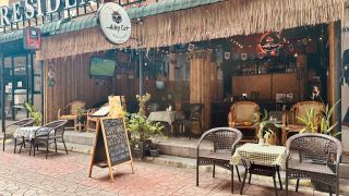 pubs for kids bangkok Alley Cat Resto Bar
